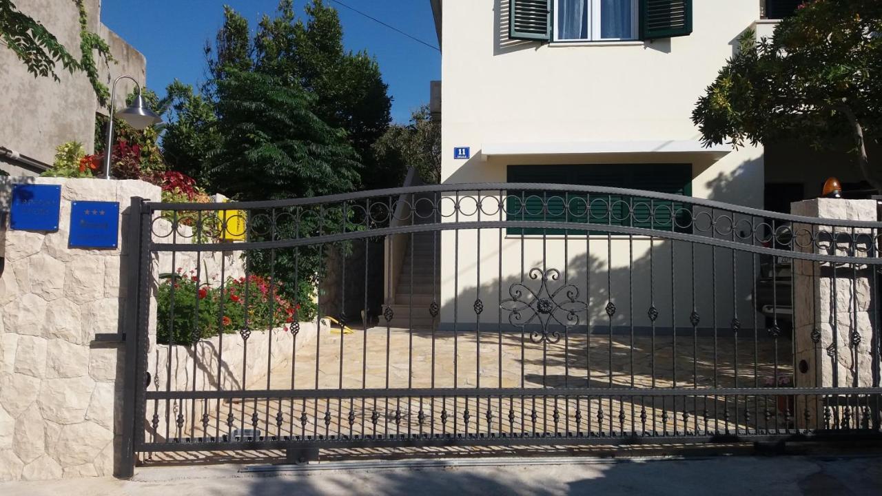 Apartments By The Sea Vinjerac, Zadar - 13811 Posedarje Kültér fotó